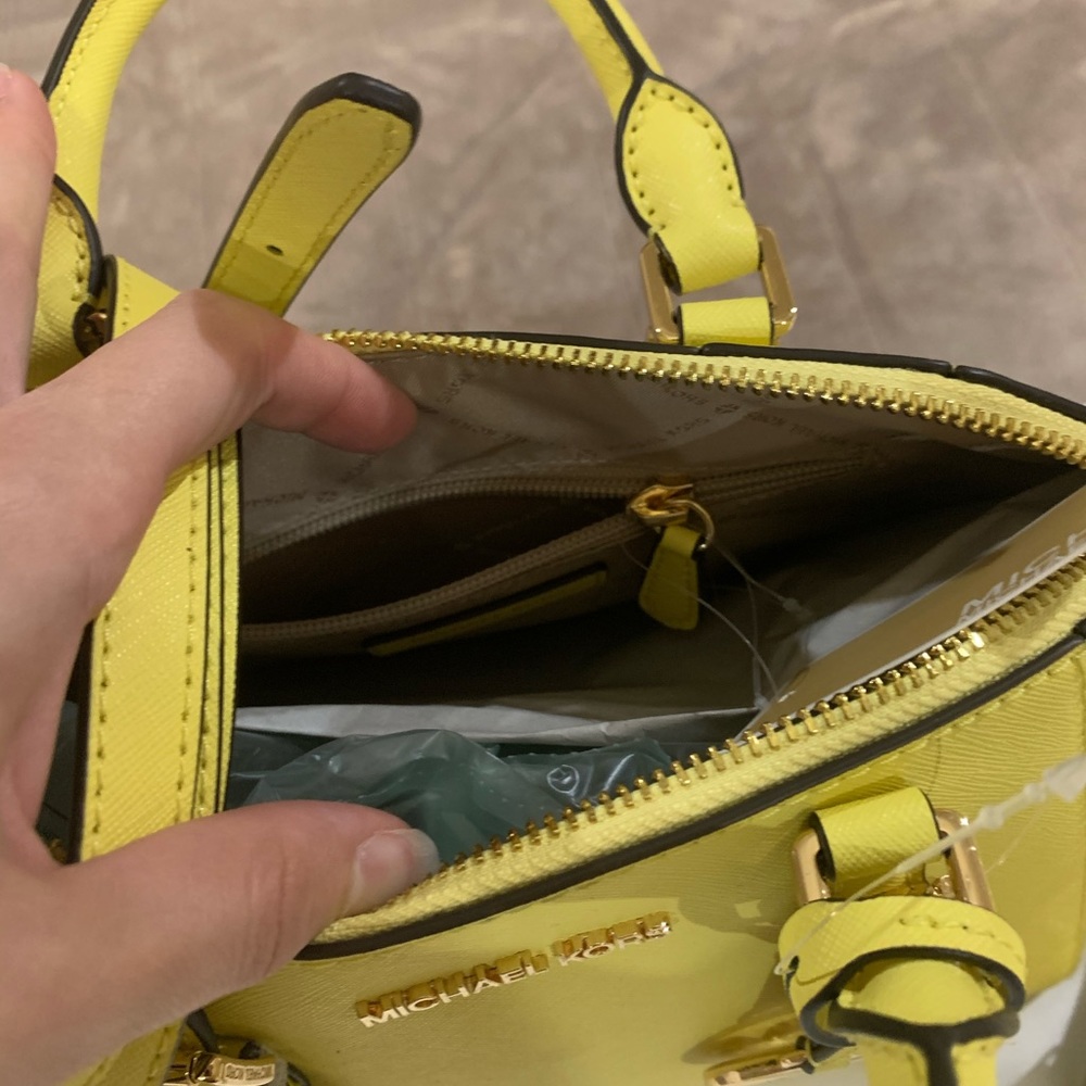 NWT MICHAEL KORS YELLOW LURSE AND WALLET SET 😍 - Picture 6 of 11